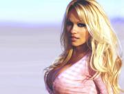 Pamela Anderson en rose